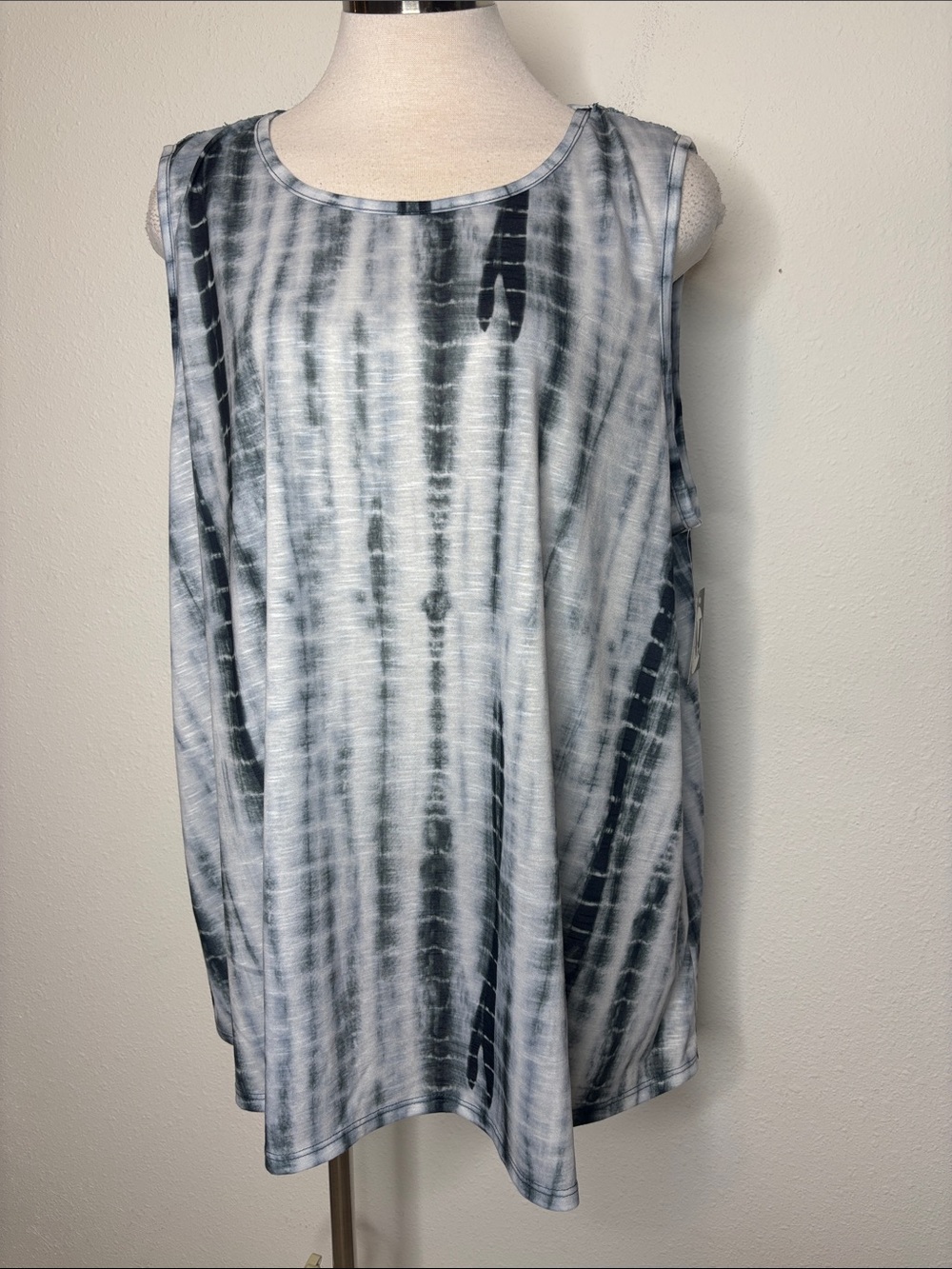 A&I Tie-Dye blue & White Sleeveless Tank Top